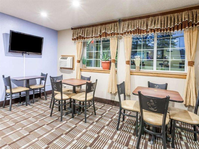 Super 8 By Wyndham Johnstown/gloversville 2*