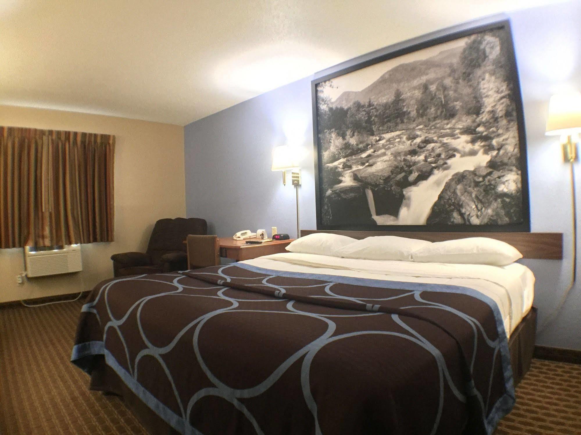 Super 8 By Wyndham Johnstown/gloversville Hotel